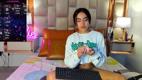 LeslieBush online show from November 2025 11:12:02 AM