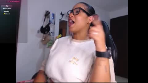 lesly online show from October 2025 09:15:01 PM