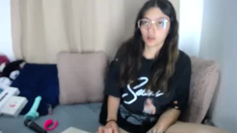 lessliee online show from April 2026 07:50:02 AM