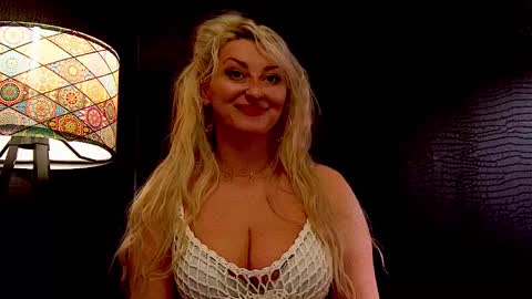 leticiareys online show from February 2026 01:00:02 PM