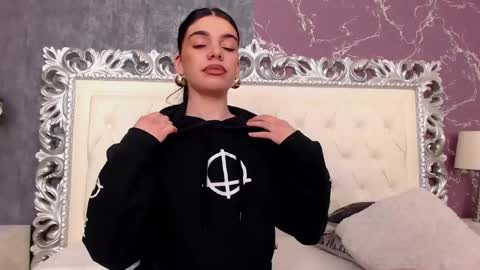 Snapshot of lexi__vicious chatting on December 2024 07:49:02 AM lexi__vicious online show from December 2024 07:49:02 AM