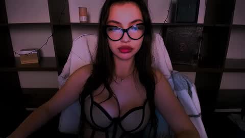 Alexia online show from December 2024 06:09:01 PM