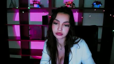 Alexia online show from February 2025 04:15:02 PM