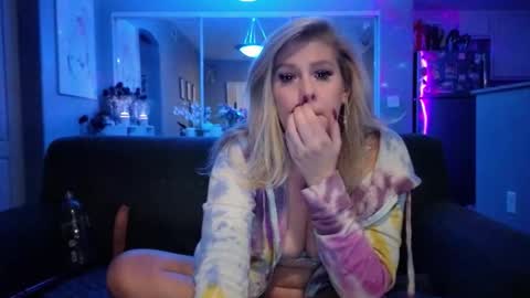 Lexi online show from November 2025 05:28:02 AM