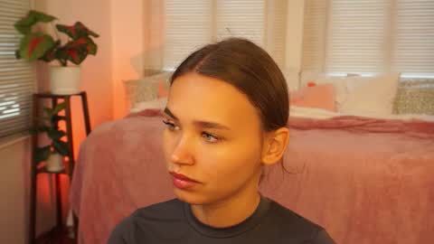 Lexi  online show from September 2025 05:00:01 AM