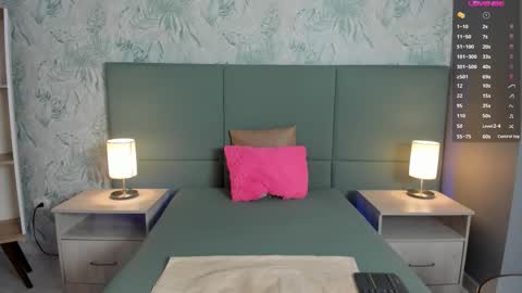 Lexie Thompson  online show from September 2025 11:32:02 AM