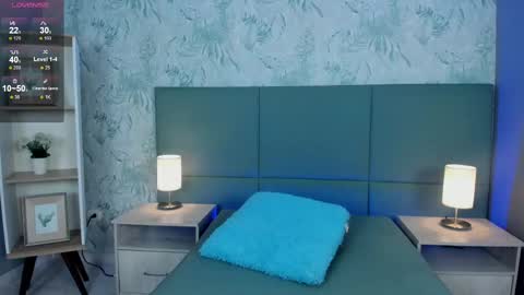 Lexie Thompson  online show from October 2025 12:05:02 PM