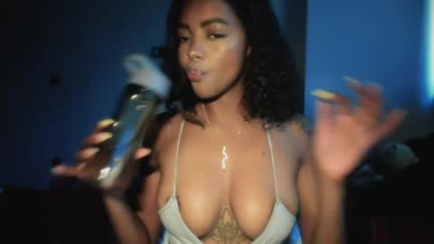 LEXY - Independent account online show from April 2026 12:47:01 PM