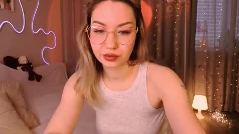Lily online show from March 2026 01:54:01 AM