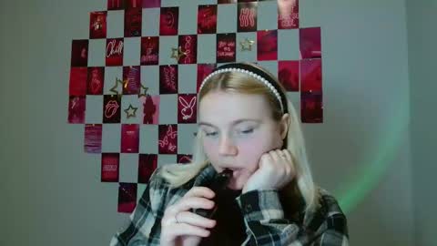 Leyla online show from November 2025 08:25:02 AM