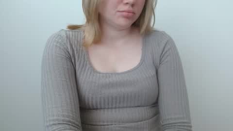Snapshot of leyla_le chatting on May 2026 06:31:02 AM Leyla online show from May 2026 06:31:02 AM