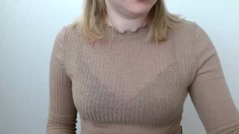 Snapshot of leyla_le chatting on May 2026 06:10:02 AM Leyla online show from May 2026 06:10:02 AM