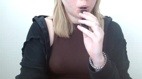 Snapshot of leyla_le chatting on May 2026 07:03:01 AM Leyla online show from May 2026 07:03:01 AM