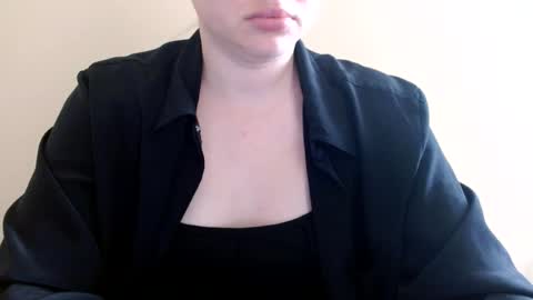 Snapshot of leyla_le chatting on July 2026 06:00:02 AM Leyla online show from July 2026 06:00:02 AM