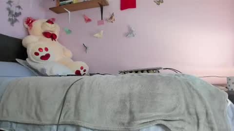 Leyna online show from October 2025 06:23:01 PM