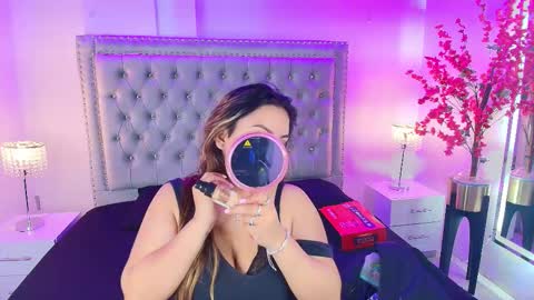 Lia  online show from September 2025 01:40:01 AM