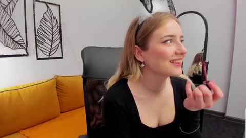 Snapshot of lia_candy_ chatting on April 2026 02:15:02 AM Lia online show from April 2026 02:15:02 AM