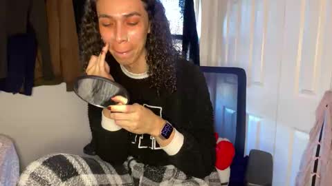 Snapshot of lia_hdz chatting on November 2025 05:12:02 PM Kabroncita online show from November 2025 05:12:02 PM