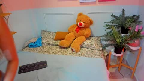 Lia monnet  online show from March 2026 11:39:02 AM