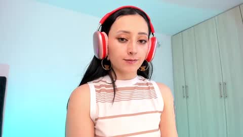 Snapshot of lia_queen610 chatting on February 2025 07:38:02 PM Little Queen Lia online show from February 2025 07:38:02 PM