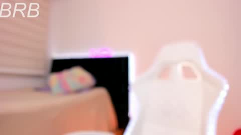 Snapshot of lia_queen610 chatting on March 2025 01:45:02 AM Little Queen Lia online show from March 2025 01:45:02 AM