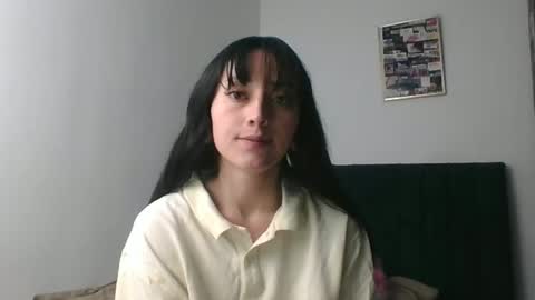 Snapshot of lia_queen610 chatting on October 2025 12:22:02 AM Little Queen Lia online show from October 2025 12:22:02 AM
