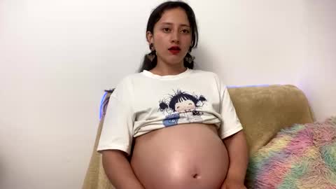 Snapshot of lia_queen610 chatting on May 2026 01:55:01 AM Little Queen Lia online show from May 2026 01:55:01 AM