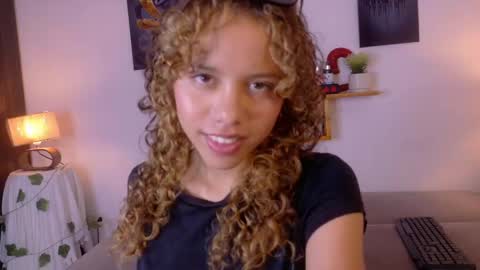 Snapshot of lia_valmont_18 chatting on May 2026 06:59:01 PM Juliana online show from May 2026 06:59:01 PM