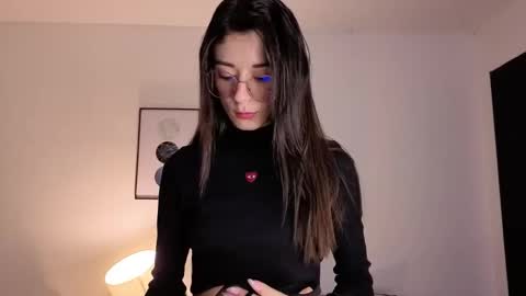 Lia  online show from November 2025 12:37:02 PM