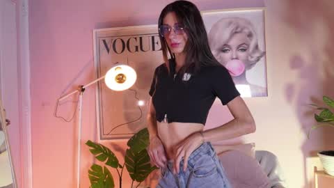 Lia  online show from April 2026 12:16:02 PM