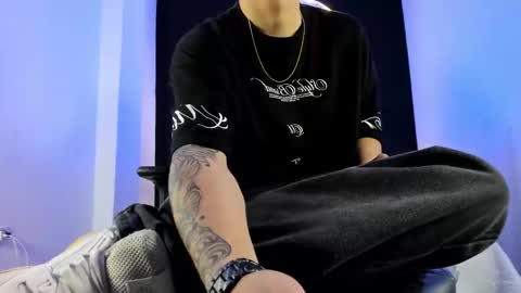 Liam Smith online show from November 2025 12:49:02 PM