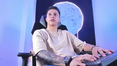 Liam Smith online show from November 2025 12:27:01 PM