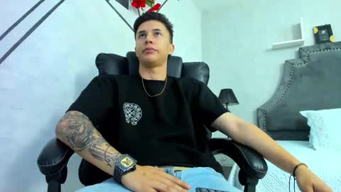 Liam Smith online show from November 2025 12:27:01 PM