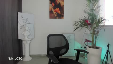 Snapshot of liah_v chatting on January 2025 07:45:01 PM Liah online show from January 2025 07:45:01 PM