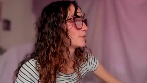 Snapshot of liahilton_ chatting on June 2026 03:43:02 PM lh6 9c online show from June 2026 03:43:02 PM
