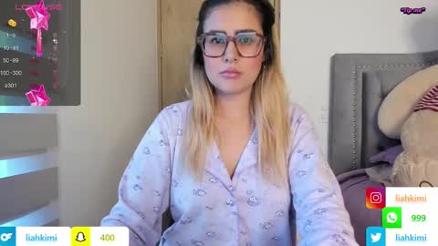 Lia  online show from December 2024 10:19:01 PM