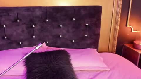 Lia lovet online show from July 2026 08:11:02 PM