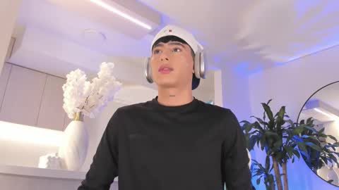 Liam online show from February 2026 01:15:01 AM