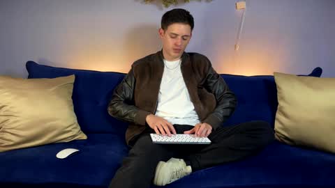 Snapshot of liam_enzho chatting on January 2025 11:27:02 PM Liam online show from January 2025 11:27:02 PM