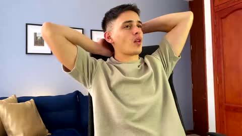 Snapshot of liam_enzho chatting on March 2025 03:26:01 PM Liam online show from March 2025 03:26:01 PM