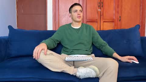 Snapshot of liam_enzho chatting on October 2025 12:58:01 PM Liam online show from October 2025 12:58:01 PM