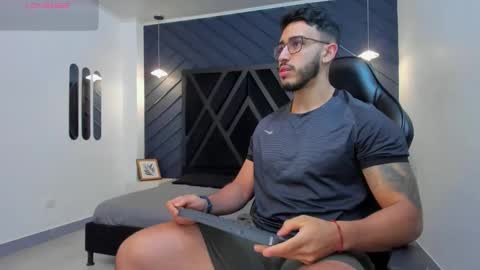 LIAM KLEIN online show from October 2025 11:14:02 AM