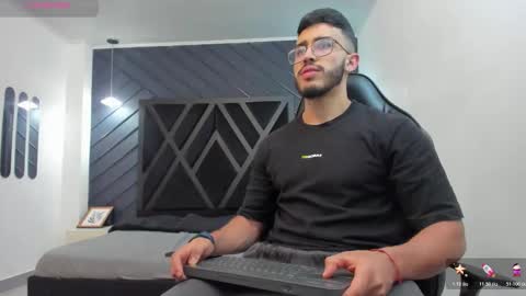 LIAM KLEIN online show from November 2025 11:20:02 AM