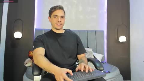 Liam online show from October 2025 09:15:02 PM