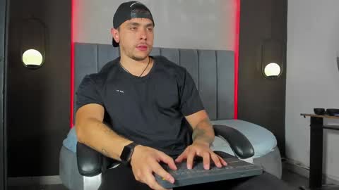 Snapshot of liam_walk chatting on April 2026 07:05:02 PM Liam online show from April 2026 07:05:02 PM