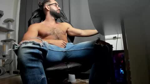 Liam online show from November 2025 08:47:02 AM