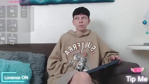 Liam  online show from December 2025 07:08:02 PM