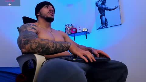 Snapshot of liamreigns_ chatting on June 2026 05:04:01 AM liam online show from June 2026 05:04:01 AM
