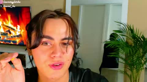 Snapshot of liamtaylor_ chatting on October 2025 04:56:01 AM Tell me Liam online show from October 2025 04:56:01 AM