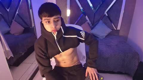 lian online show from October 2025 04:15:01 AM